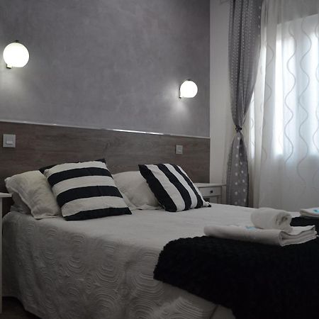 Hostal Meyra Madrid Eksteriør billede