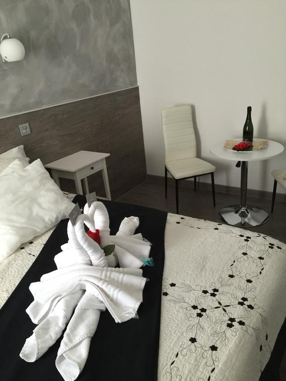 Hostal Meyra Madrid Eksteriør billede
