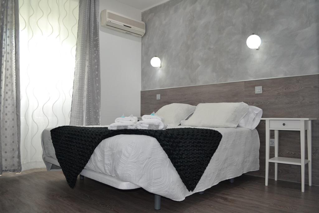 Hostal Meyra Madrid Eksteriør billede