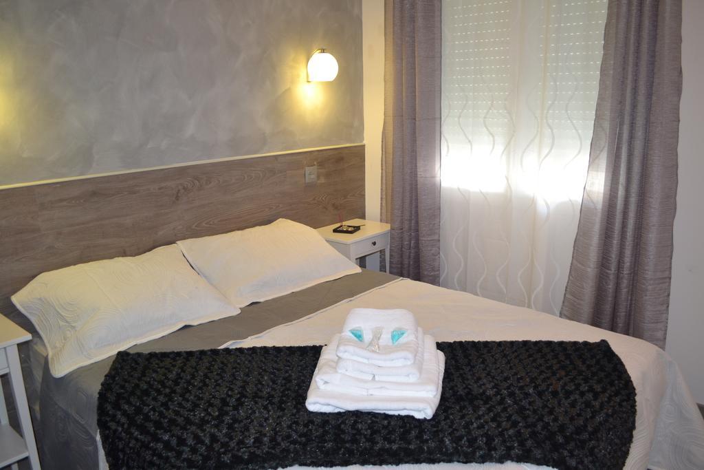 Hostal Meyra Madrid Eksteriør billede