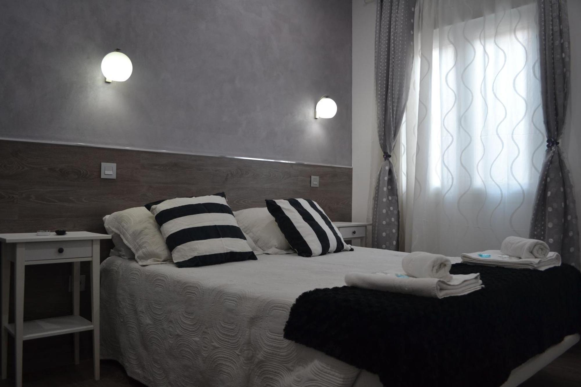 Hostal Meyra Madrid Eksteriør billede