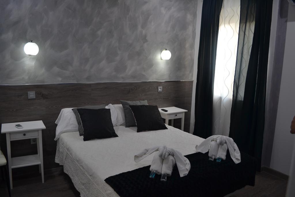 Hostal Meyra Madrid Eksteriør billede