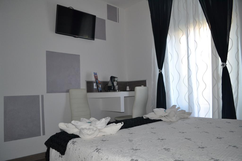 Hostal Meyra Madrid Eksteriør billede