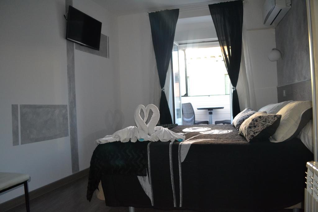 Hostal Meyra Madrid Eksteriør billede