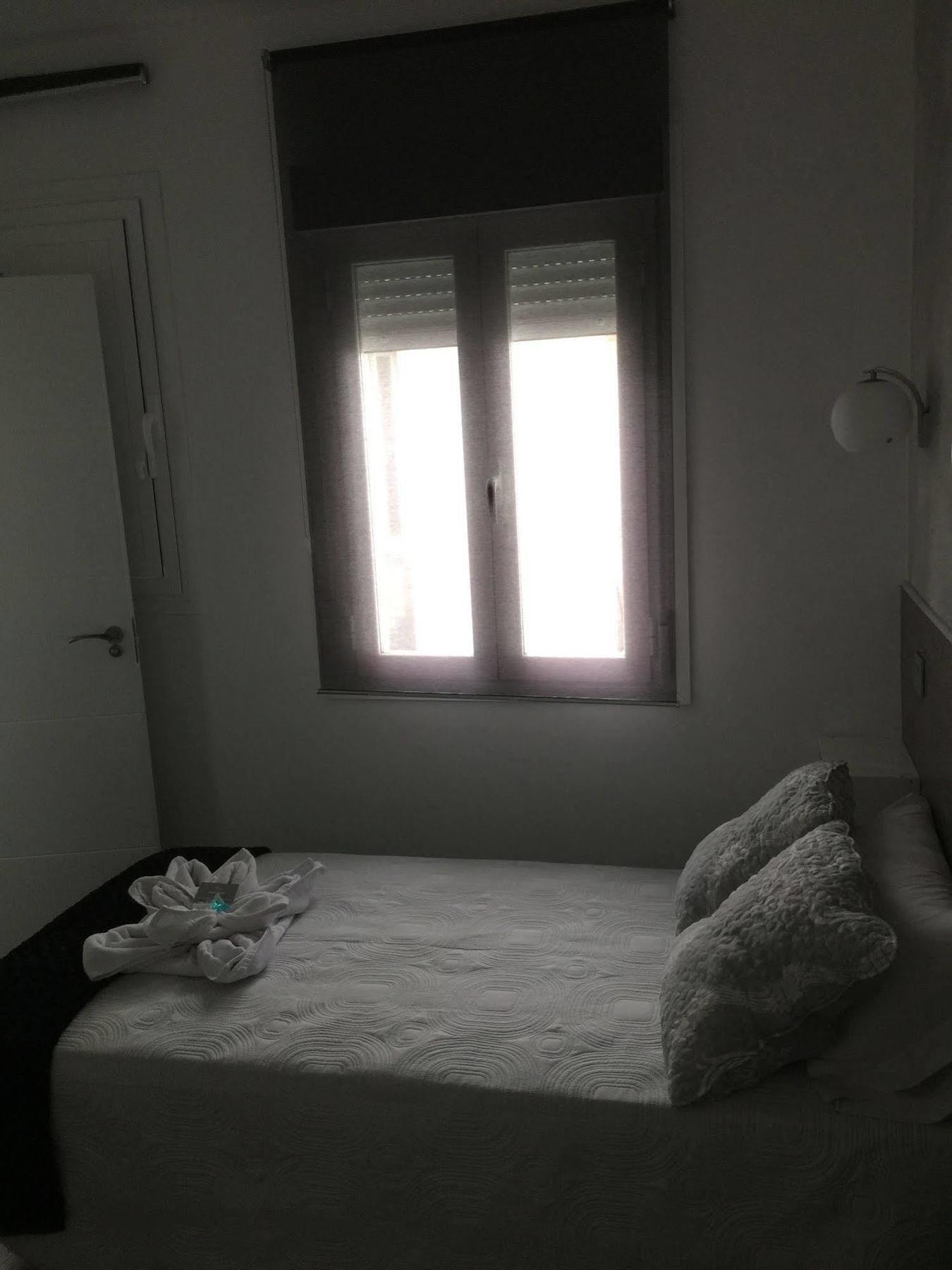 Hostal Meyra Madrid Eksteriør billede