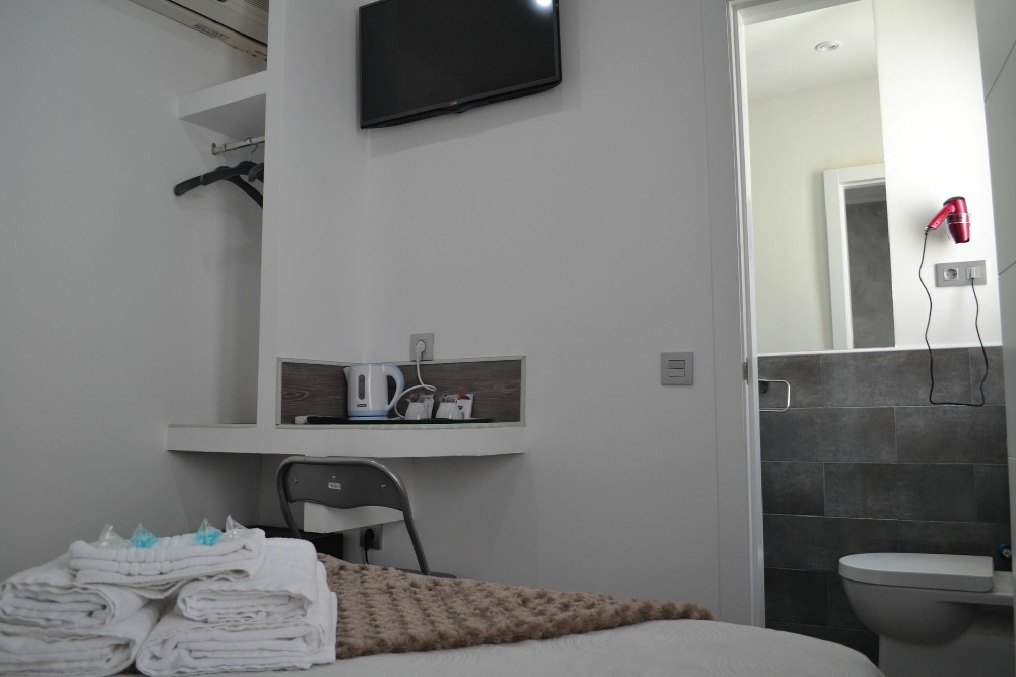 Hostal Meyra Madrid Eksteriør billede