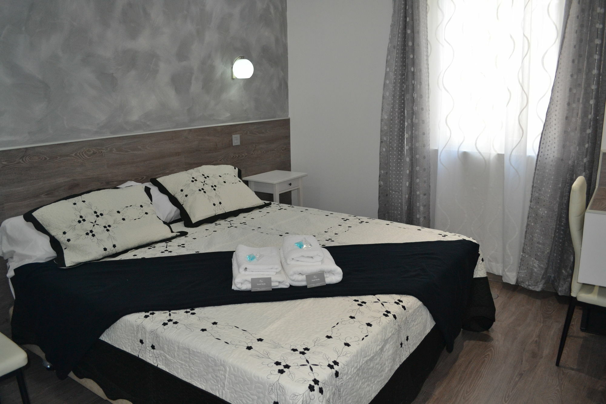 Hostal Meyra Madrid Eksteriør billede