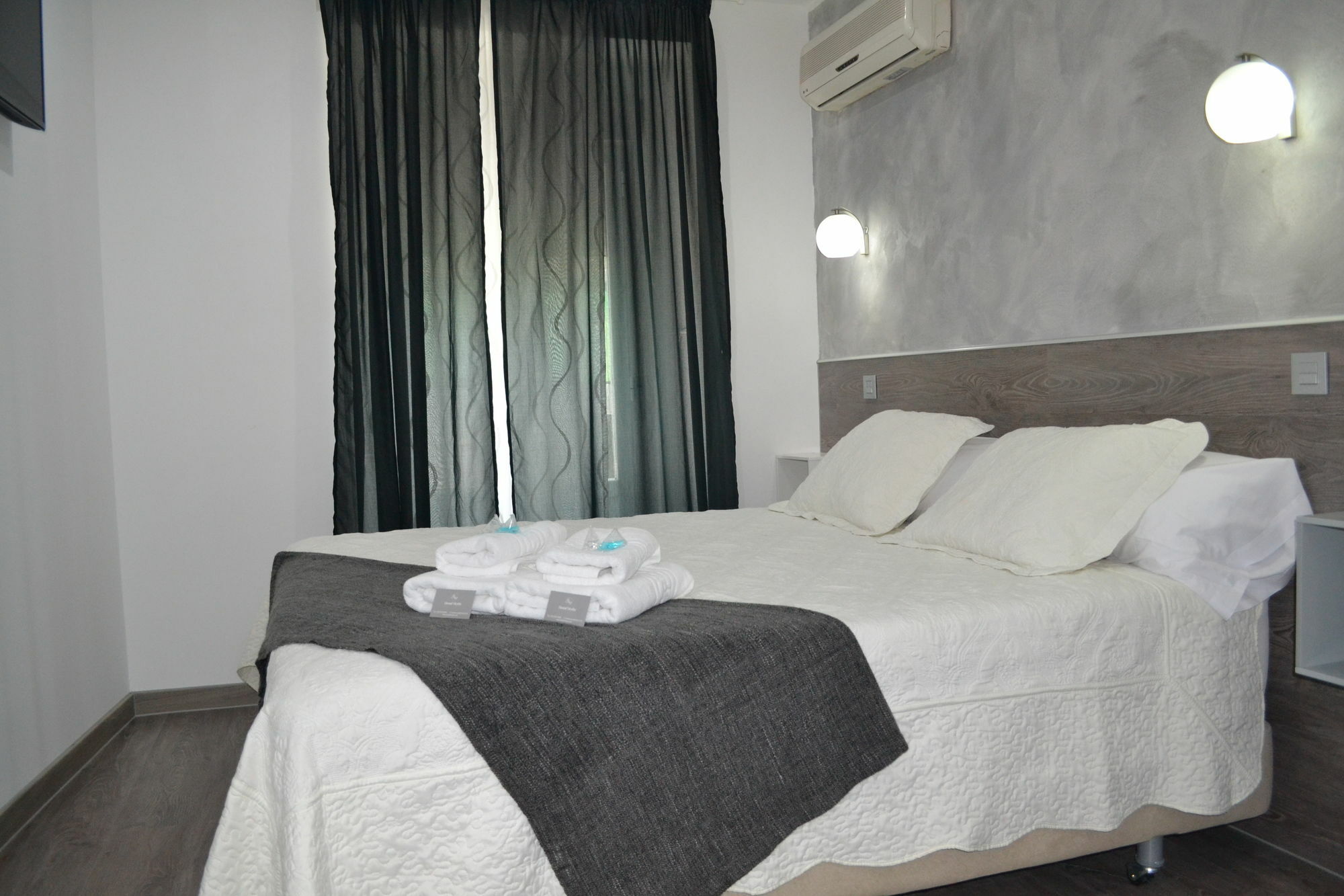 Hostal Meyra Madrid Eksteriør billede