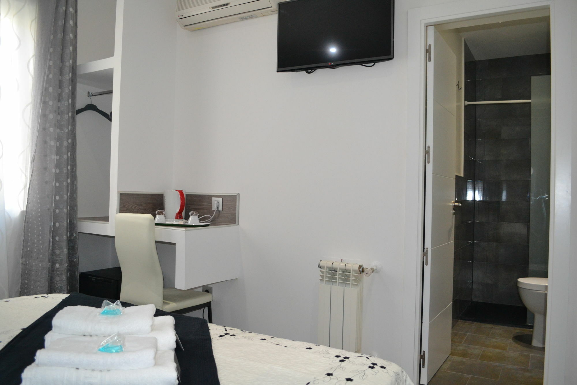 Hostal Meyra Madrid Eksteriør billede