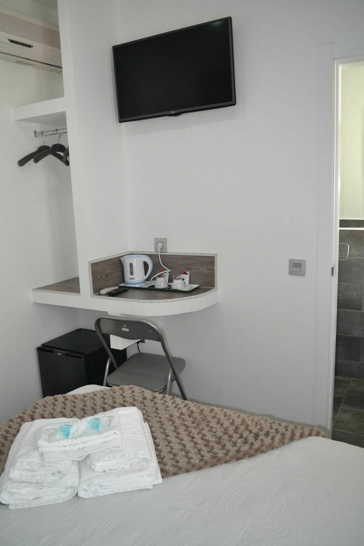 Hostal Meyra Madrid Eksteriør billede