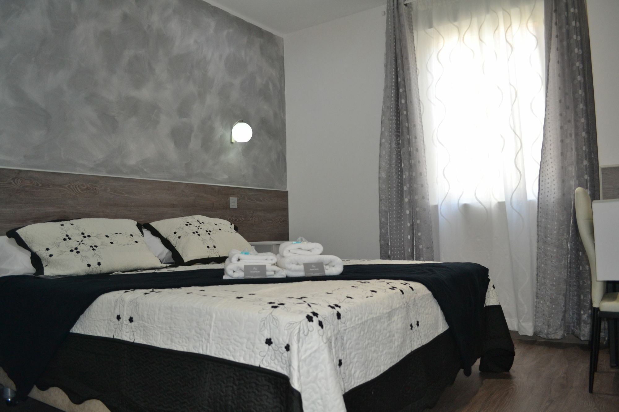 Hostal Meyra Madrid Eksteriør billede