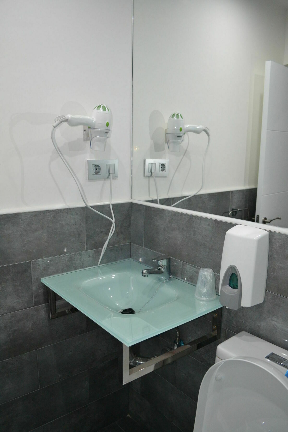 Hostal Meyra Madrid Eksteriør billede
