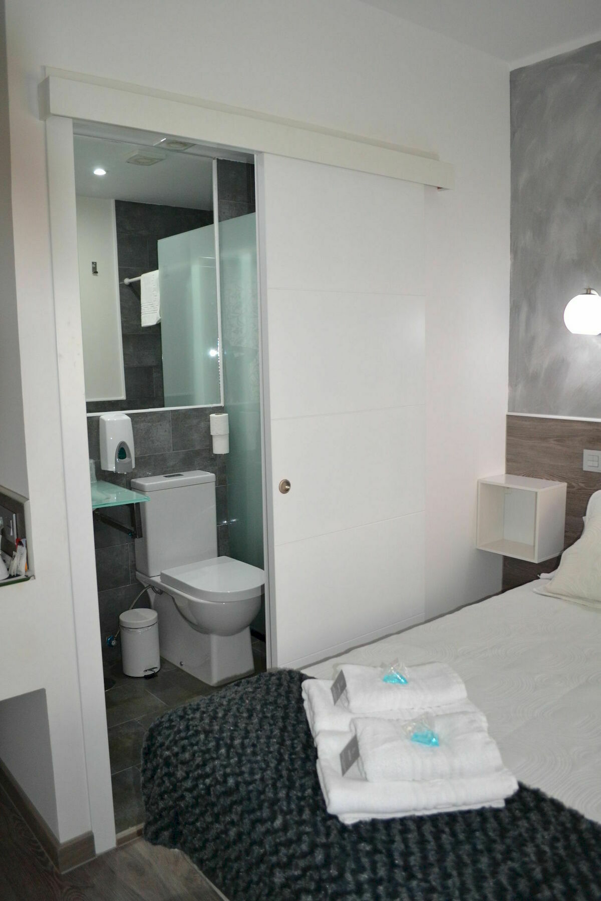 Hostal Meyra Madrid Eksteriør billede
