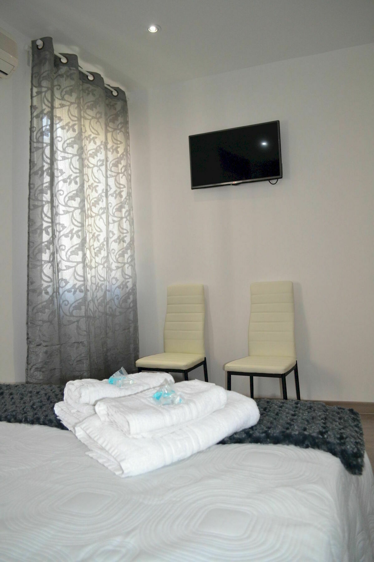 Hostal Meyra Madrid Eksteriør billede