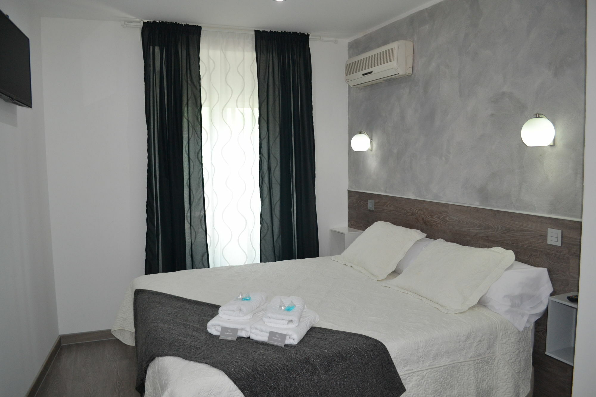 Hostal Meyra Madrid Eksteriør billede