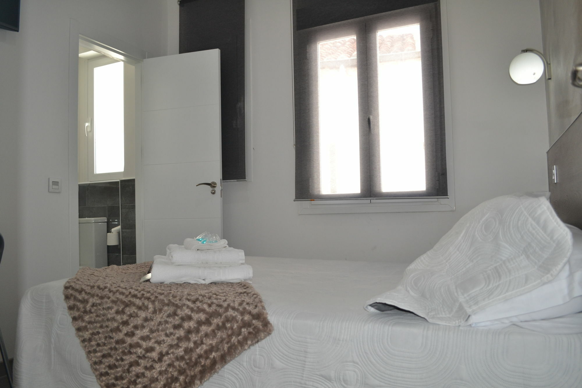 Hostal Meyra Madrid Eksteriør billede
