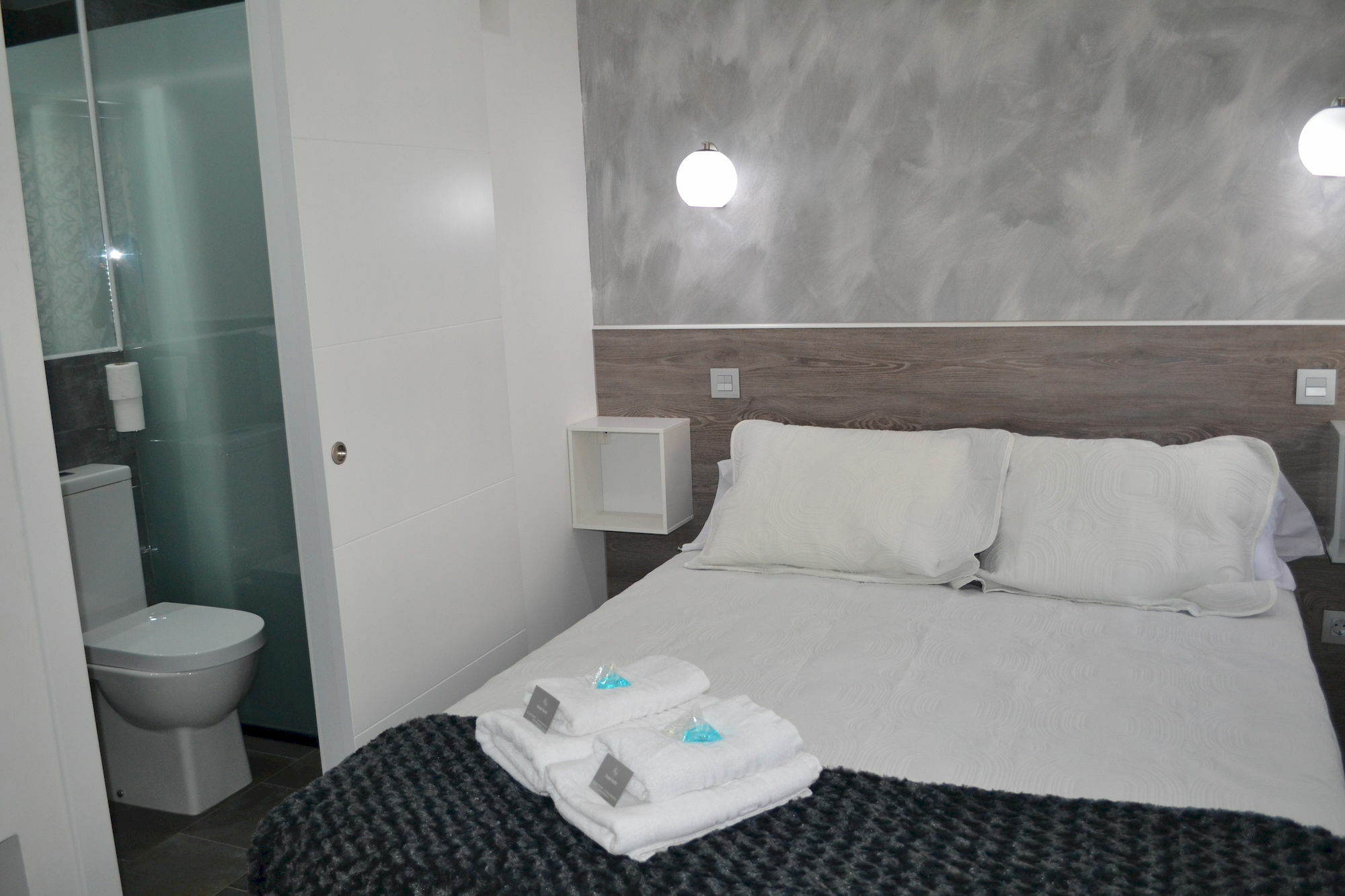 Hostal Meyra Madrid Eksteriør billede